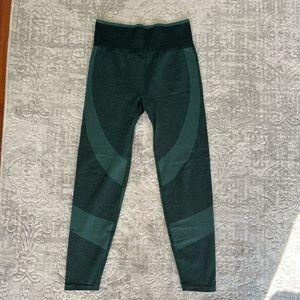VS Pink: Green Seamless Leggings